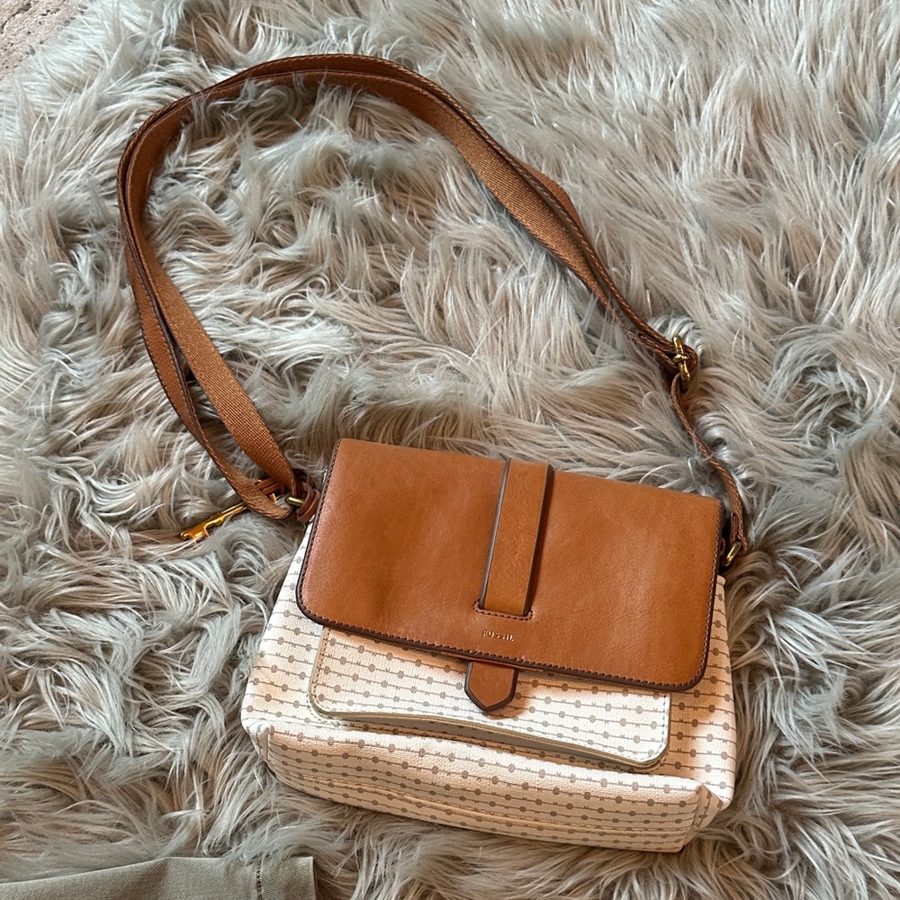 🌻🌻NEW Fossil Tan and Cream Bag